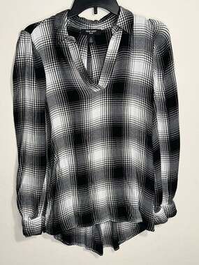 Nine West Jeans Women's Black and White Plaid Split Neck Long Sleeve Blouse